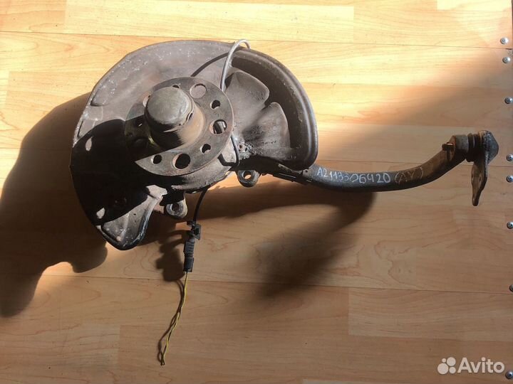 Кулак поворотный левый Mercedes W211