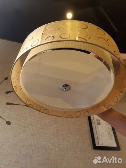 Продам люстру