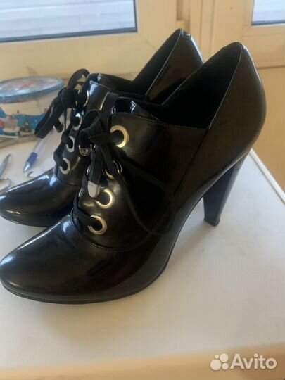 Коллекция чёрные кожаные ботинки carnaby 37 р