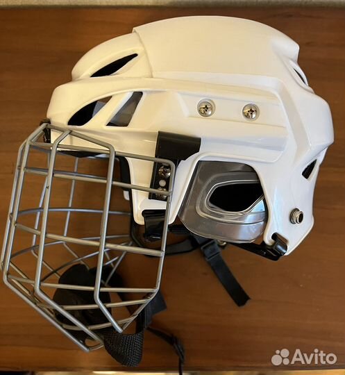 Хоккейный шлем