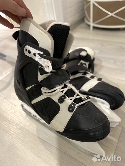 Продам 2 пары коньков мужские и женские
