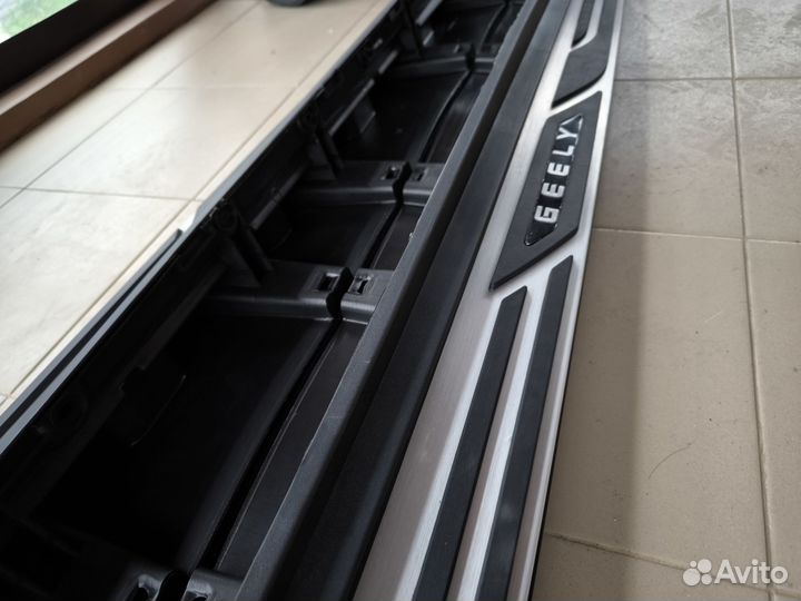 Подножки на geely Atlas pro