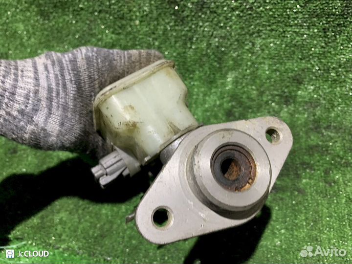 Главный тормозной цилиндр на honda FIT GD1 L13A