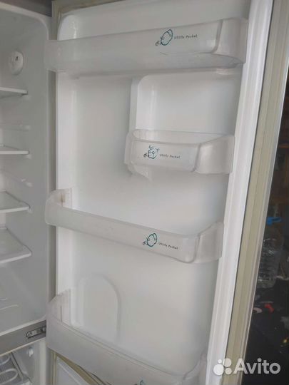 Холодильник Samsung