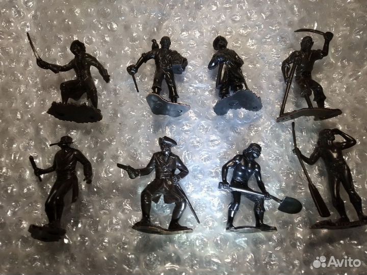 Солдатики:Индейцы,пираты и др.(Завод дзи)