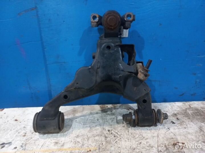 Рычаг подвески нижний левый Toyota Land Cruiser