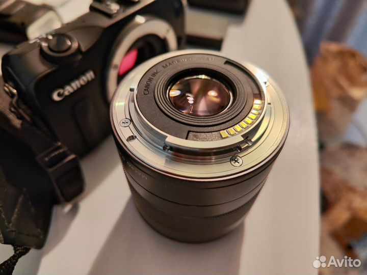 Canon EOS M Kit с объективом + комплект