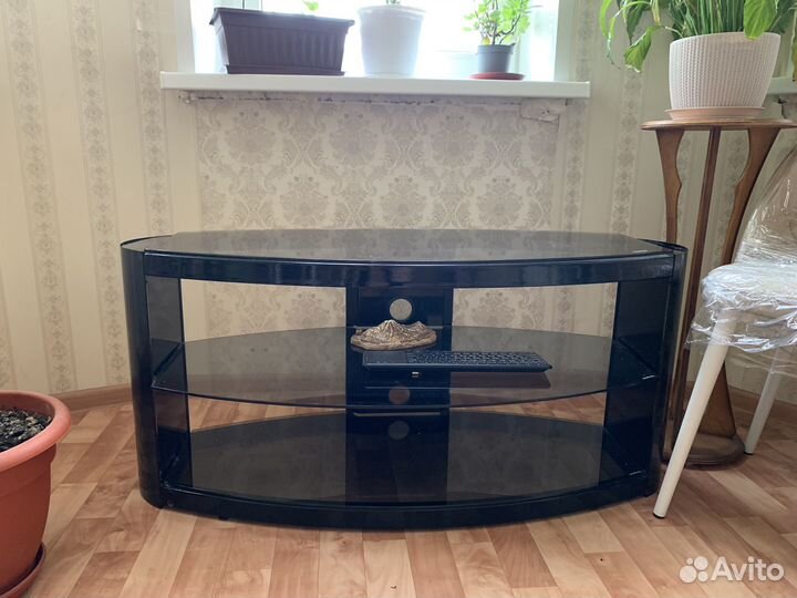 Стеклянная тумба под тв