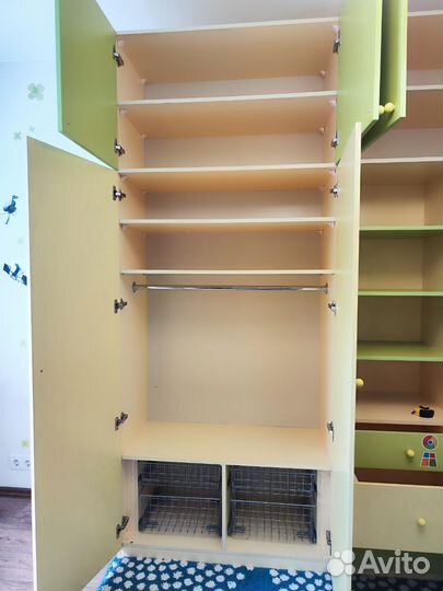 Шкаф стенка в детскую + тумбочка в детскую