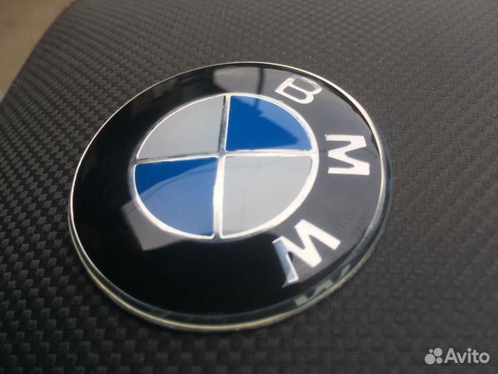 Знак в руль BMW