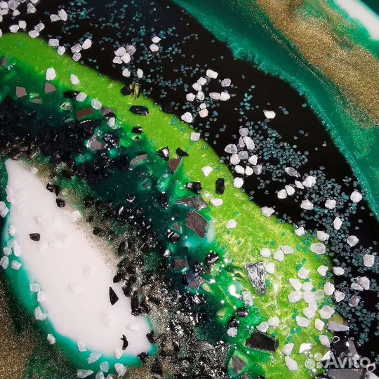 Картина срез камня малахит из эпоксидной смолы