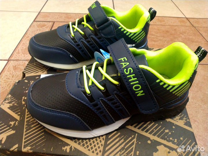 Новые кроссовки для мальчика, р.29 (18.5 см)