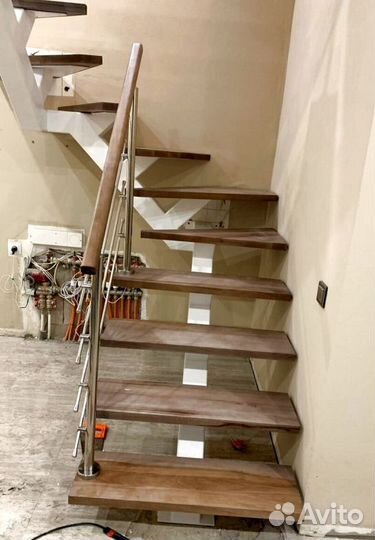 Лестница Г-образная с поворотными ступенями