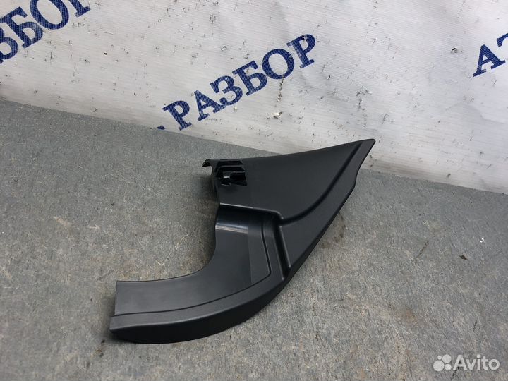 Пер лев уголок двери Nissan G15