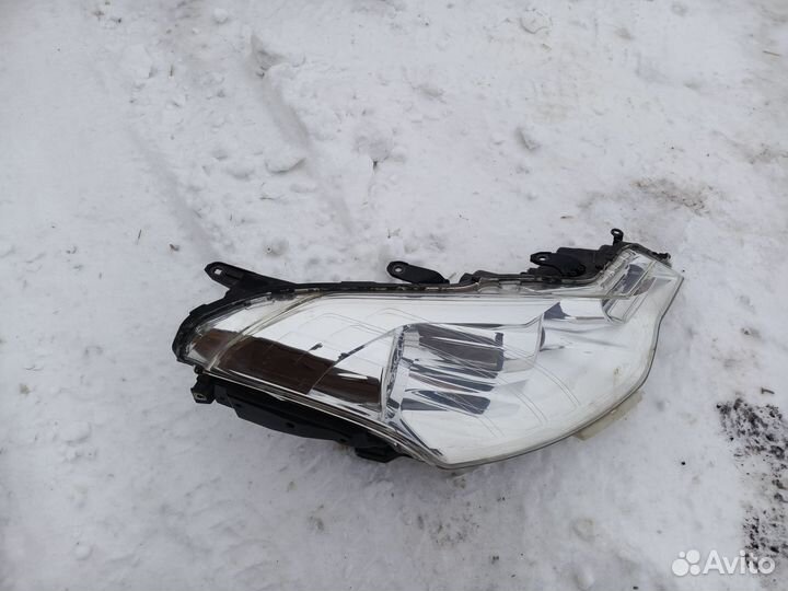 Фара передняя правая