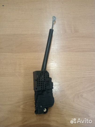 Активатор замка двери задний левый Hyundai Sonata