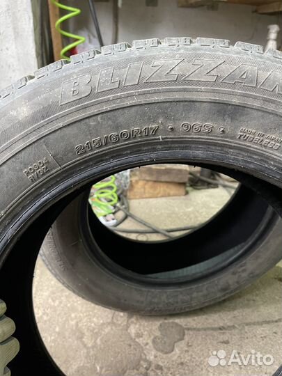 Bridgestone Blizzak Revo GZ 215/60 R17 96S