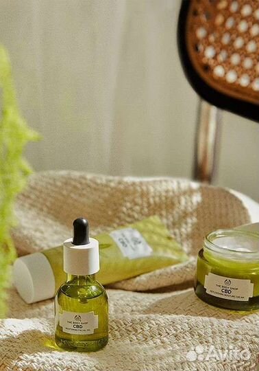 The Body Shop: Крем для лица дневной CBD