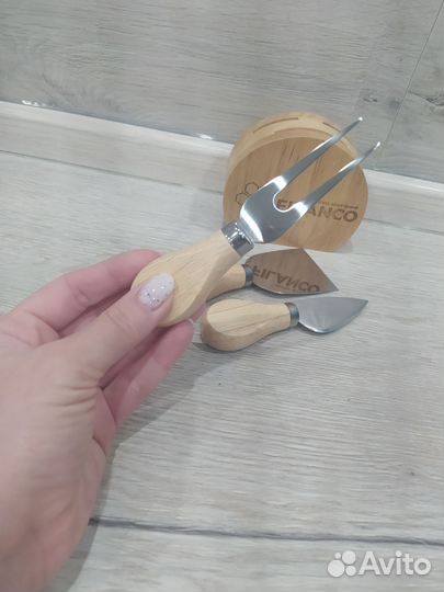 Набор ножей для сыра на подставке