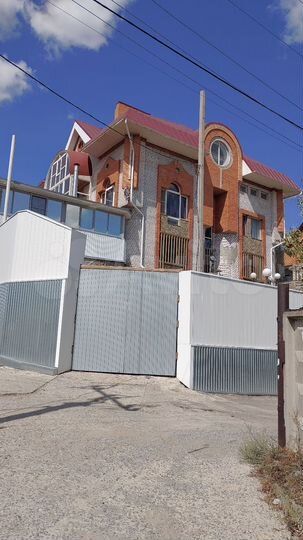 Коттедж 860 м² на участке 11 сот.