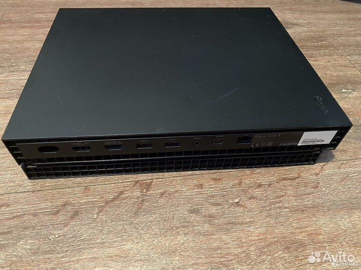 Игровая приставка Xbox One X 1Tb