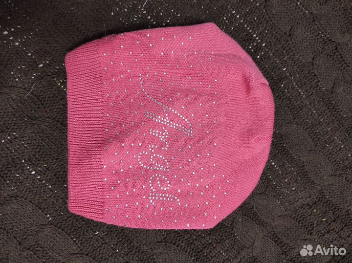 Три шапки и шарф