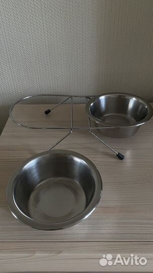 Миска на подставке