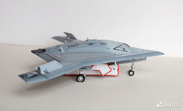 Модель дрона X-47B 