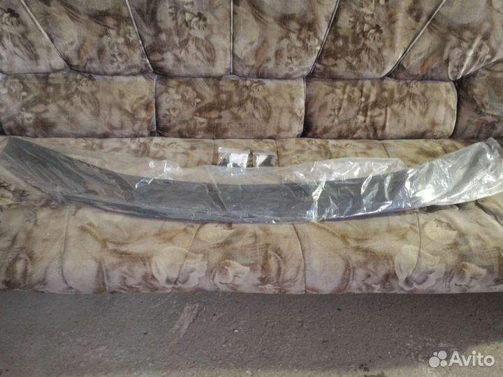 Отбойник капота Тойота камри(мухабойка)