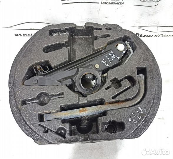 Домкрат Golf Plus 2005-2014 (комплект, инструмент)