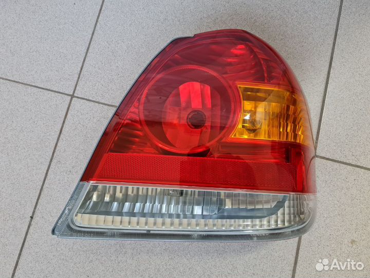Фонарь задний правый Toyota Echo