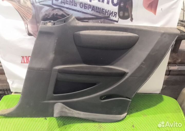 Обшивка салона задний правый Citroen C4