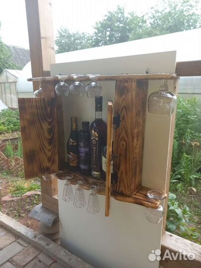 Винный мини шкаф из дерева