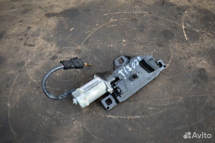 Доводчик крышки багажника Bmw 7-Series E65 2002