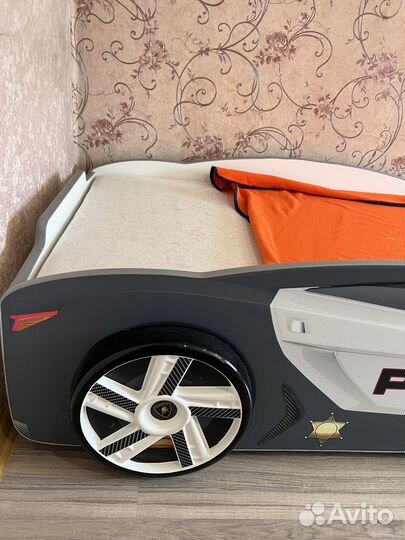 Детская кровать машина