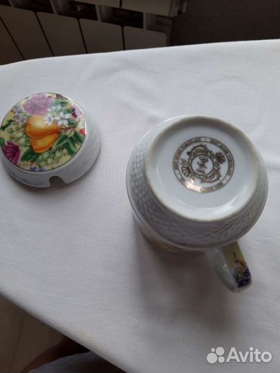 Керамическая кружка с крышкой