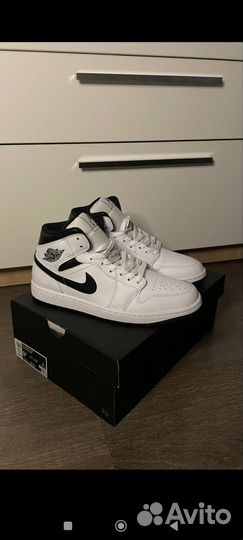 Кроссовки nike air jordan 1 mid