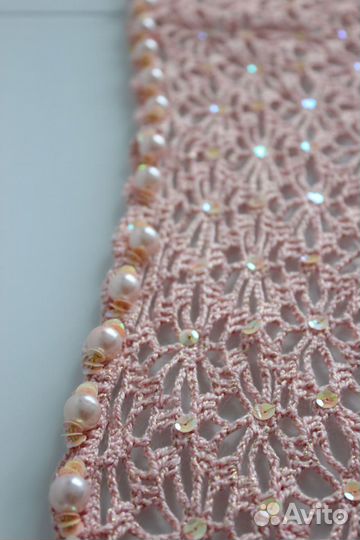 Вязаный платок с бусинами