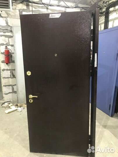 Дверь входная металлическая