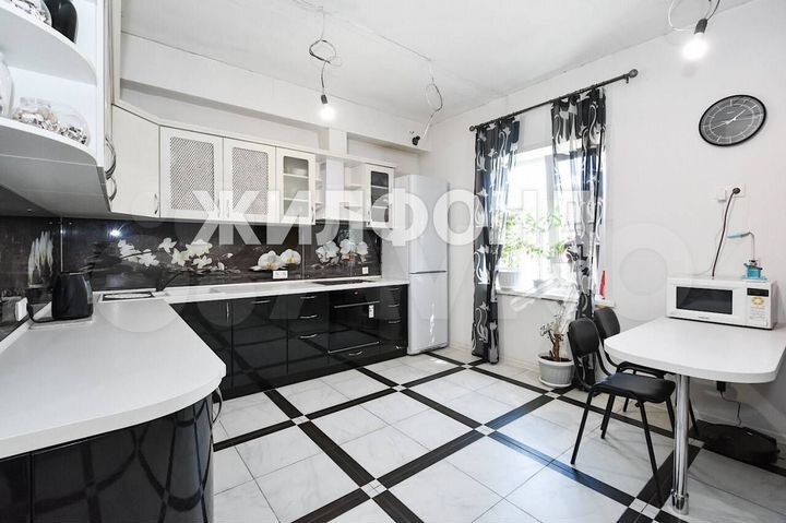 Дом 320,9 м² на участке 10 сот.