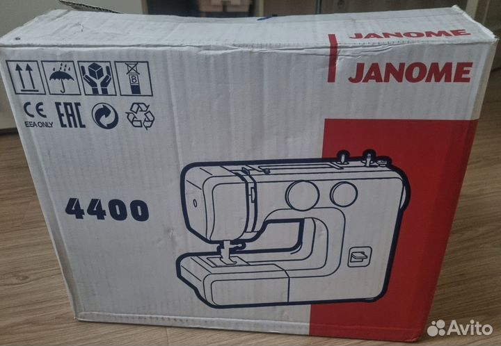 Швейная машинка Janome 4400