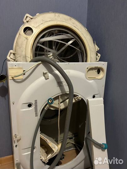 Отдам на запчасти стиральную машину Индезит