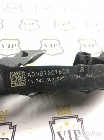 Кронштейн ручки двери внутренний передний правый