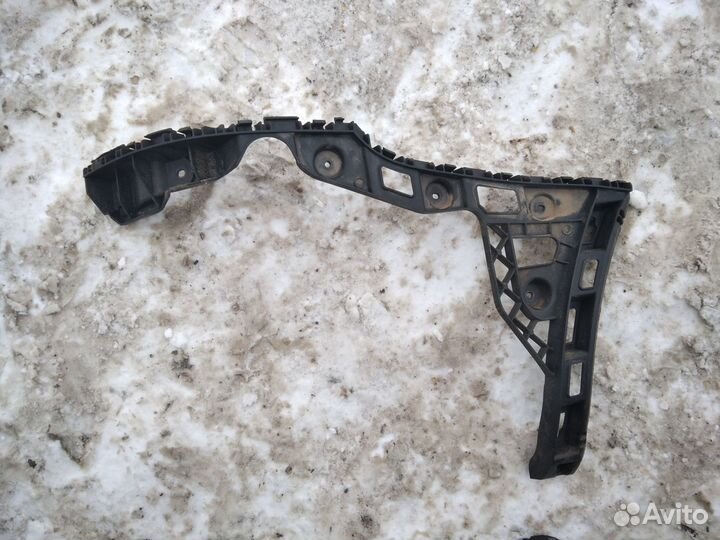 Кронштейн заднего бампера правый Volkswagen Polo