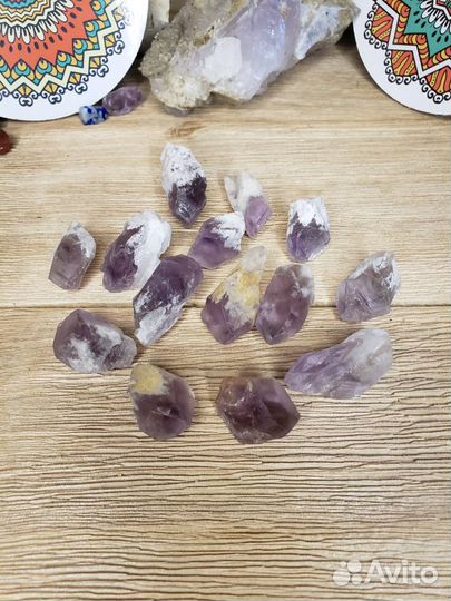 Кристаллы турмалина, аметиста, кварца, флюорита