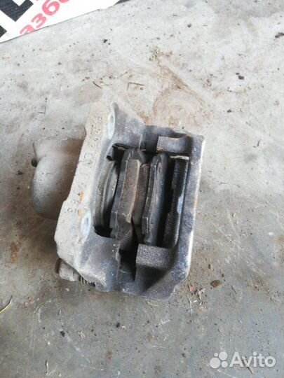 Суппорт передний правый Renault Logan 2014