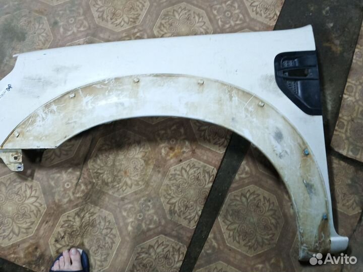 Крыло переднее левое