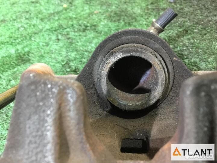 Суппорт задний правый mazda bongo friendee