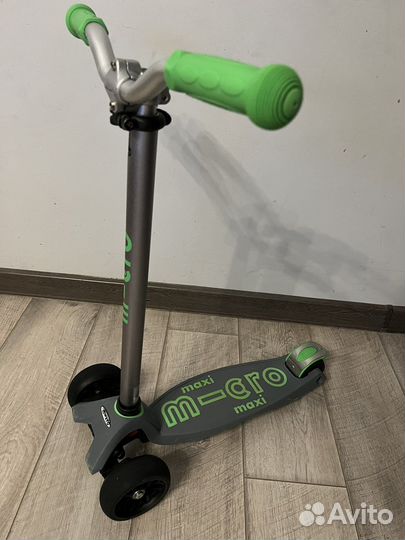 Micro maxi micro deluxe PRO самокат трехколесный