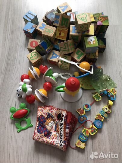 Игрушки, кубики, погремушки